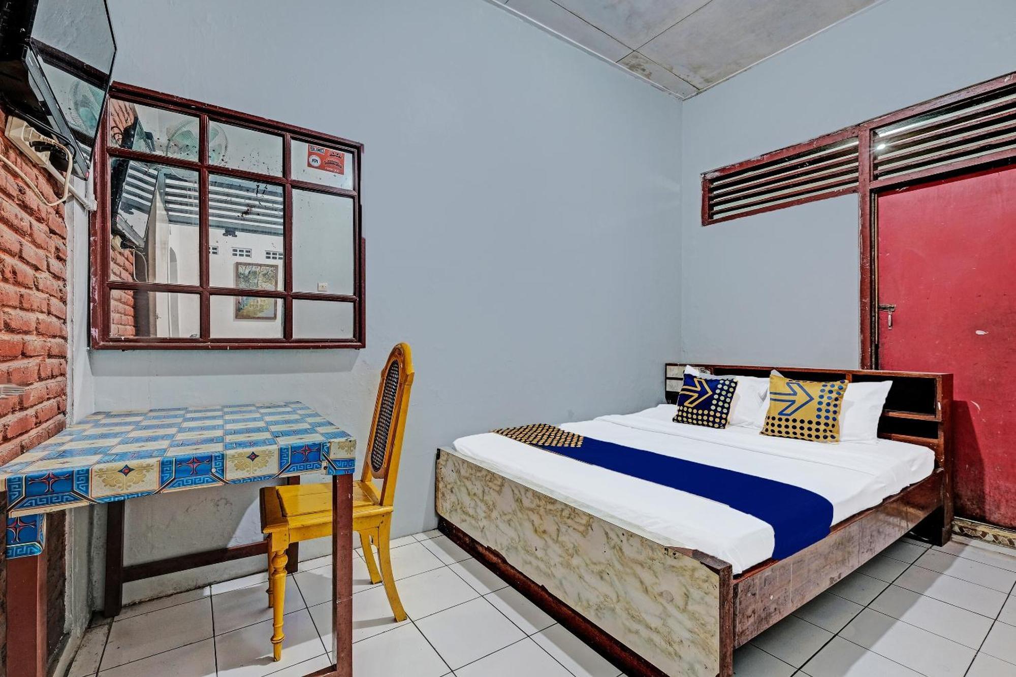Spot On 91915 Homestay Superman Джок'якарта Екстер'єр фото
