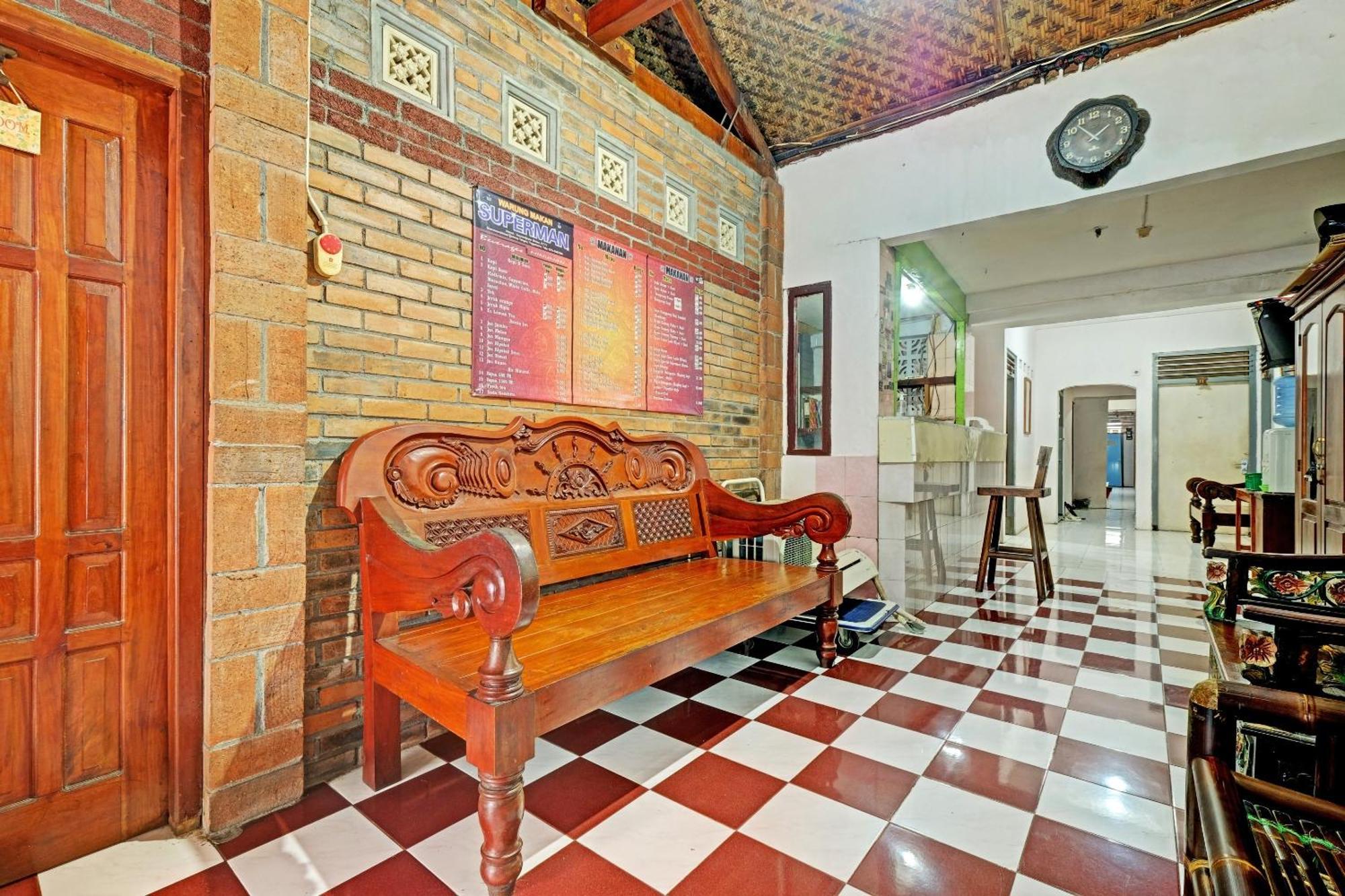 Spot On 91915 Homestay Superman Джок'якарта Екстер'єр фото