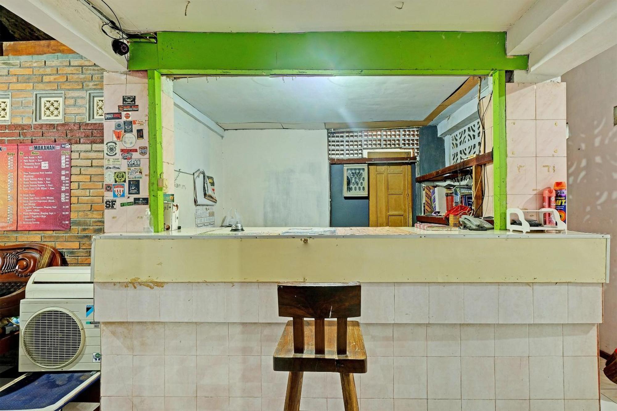 Spot On 91915 Homestay Superman Джок'якарта Екстер'єр фото