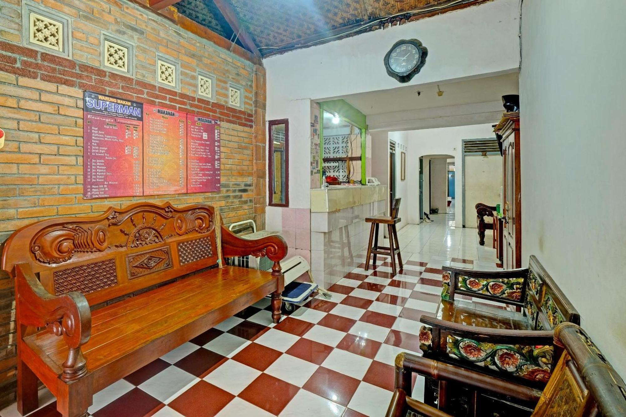 Spot On 91915 Homestay Superman Джок'якарта Екстер'єр фото